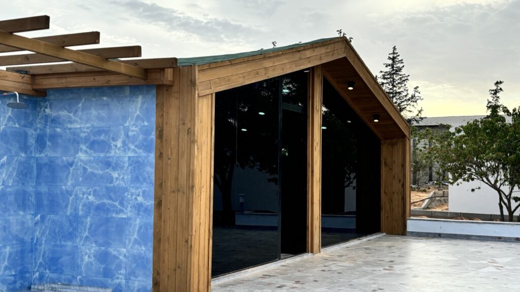 front glass cottage13 Large