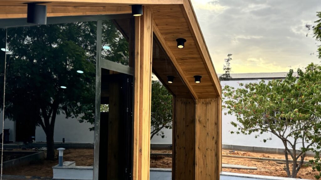 front glass cottage18 Large