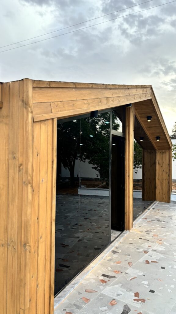 front glass cottage33 Large