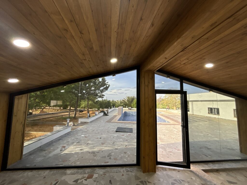 front glass cottage34 Large